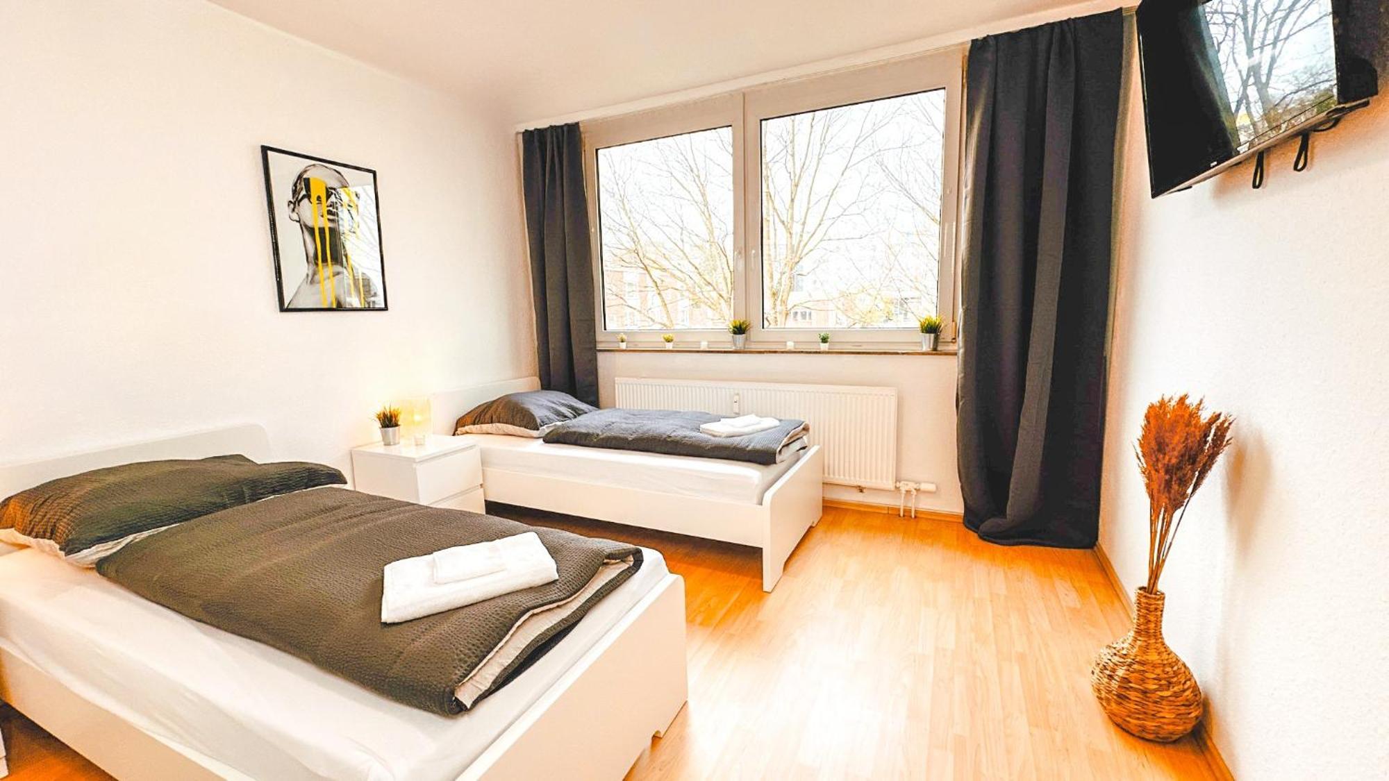 Monteurwohnung Mit Balkon Und Wohnzimmer Apartment
