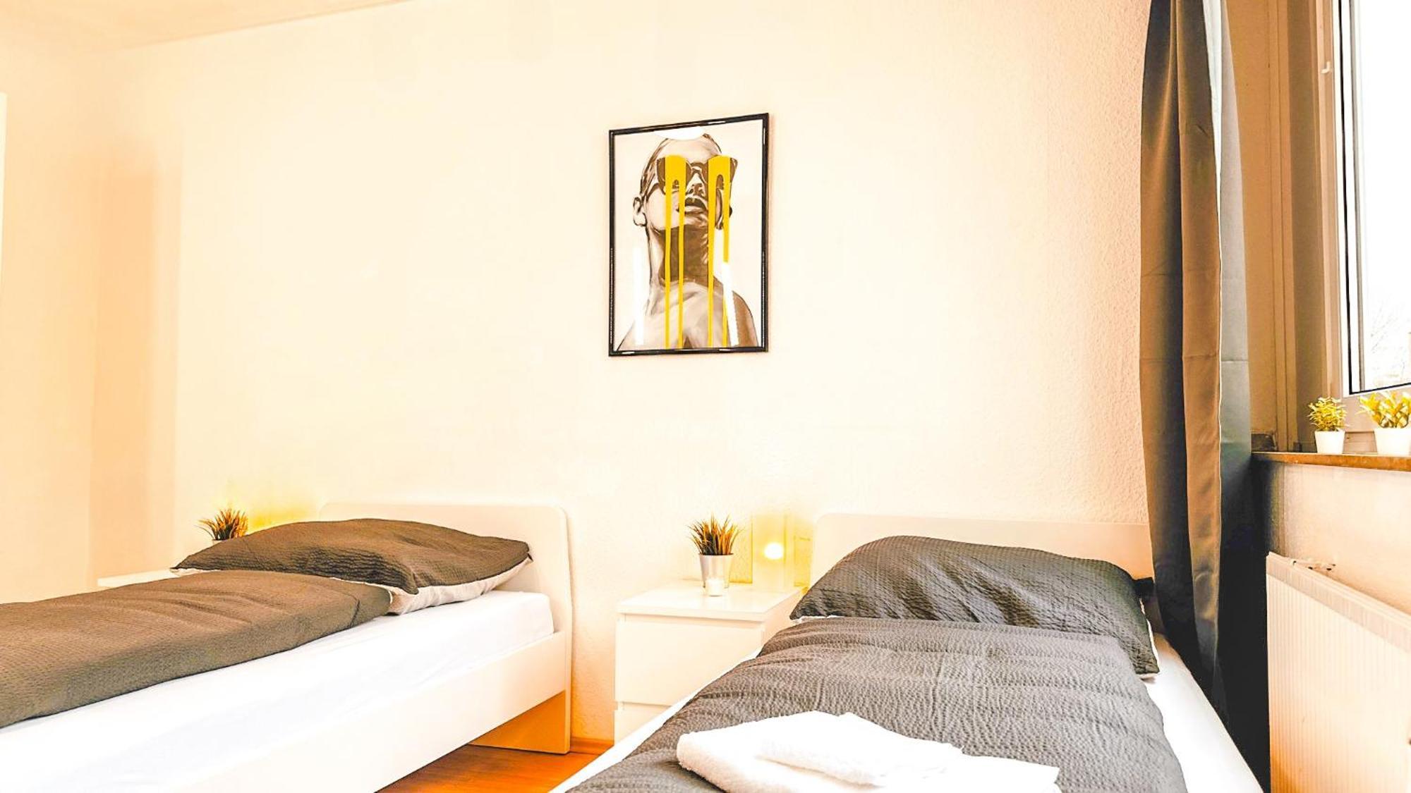 Apartment Monteurwohnung Mit Balkon Und Wohnzimmer Bochum