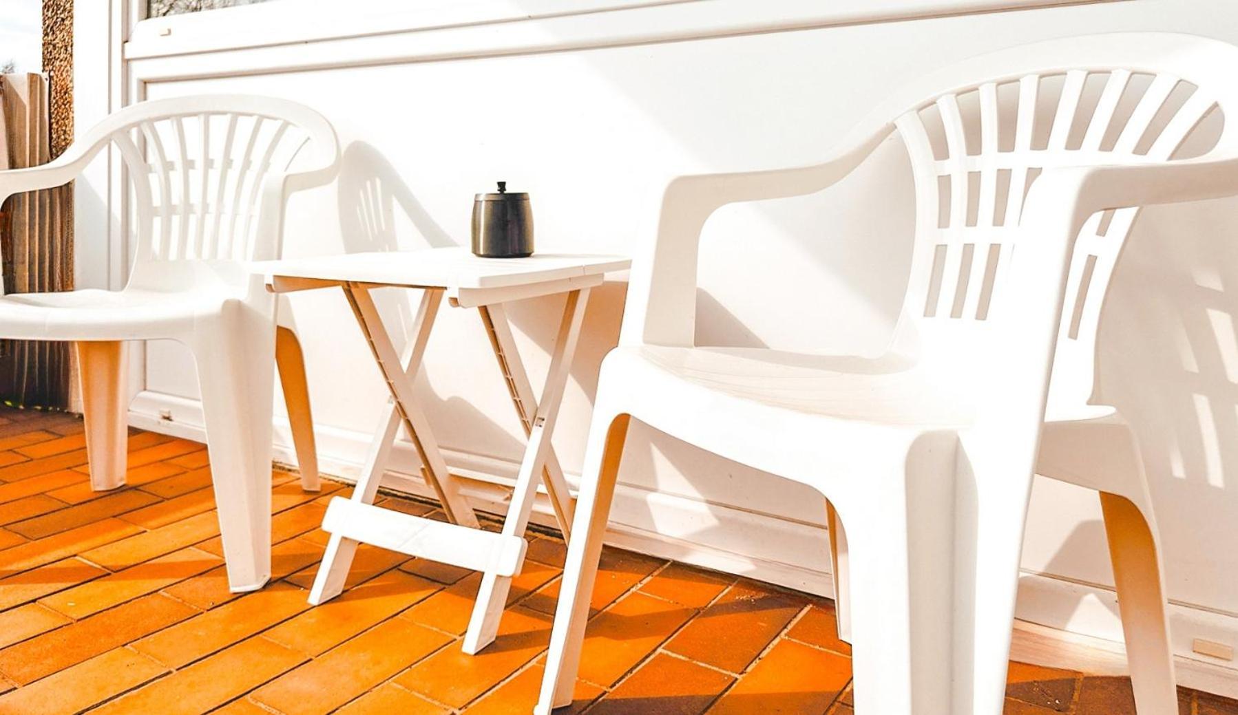 Monteurwohnung Mit Balkon Und Wohnzimmer