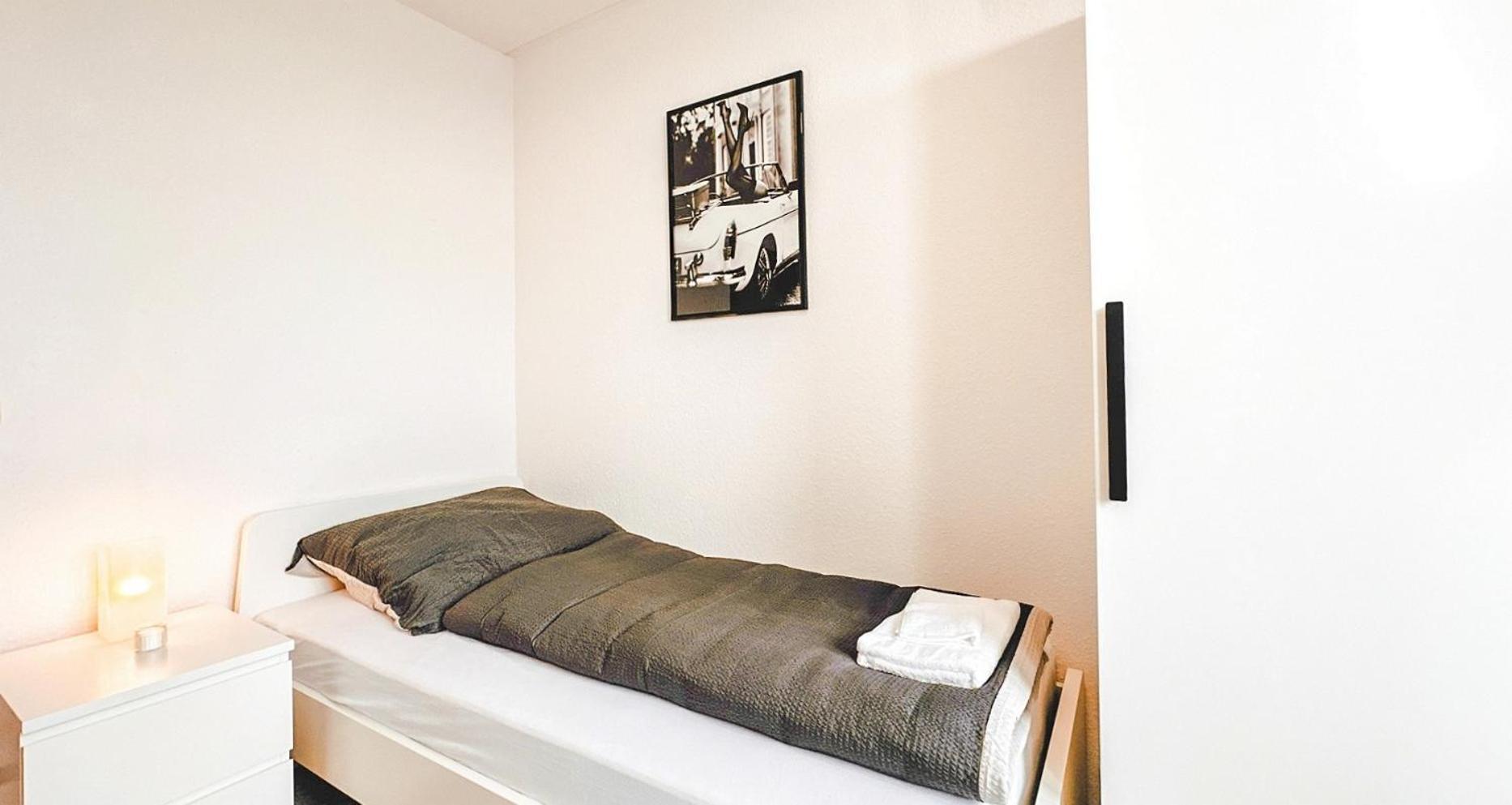 Monteurwohnung Mit Balkon Und Wohnzimmer Apartment Bochum